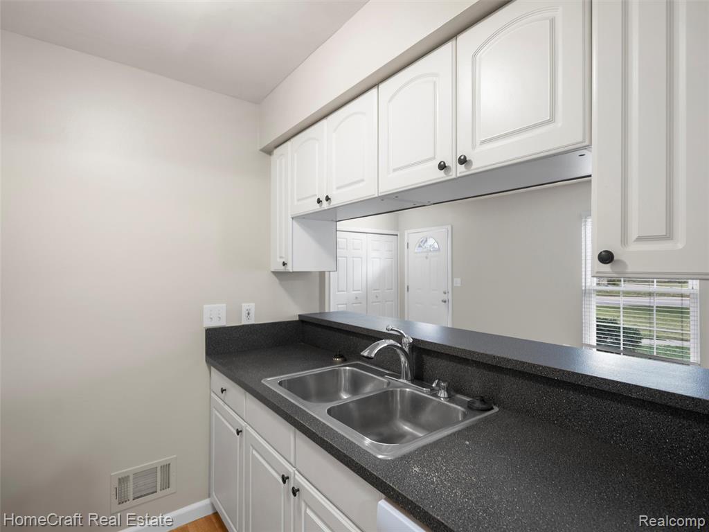 44503 N Umberland Circle, Canton, MI 48187 — Photo 11