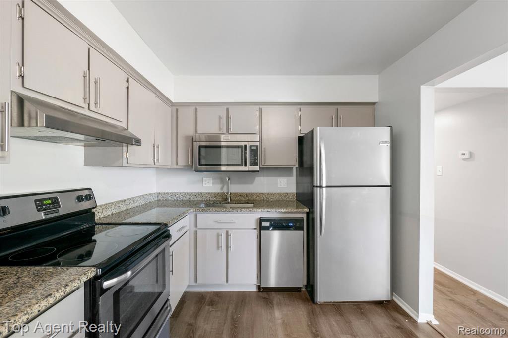 8657 Kennedy Circle, Warren, MI 48093 — Photo 5