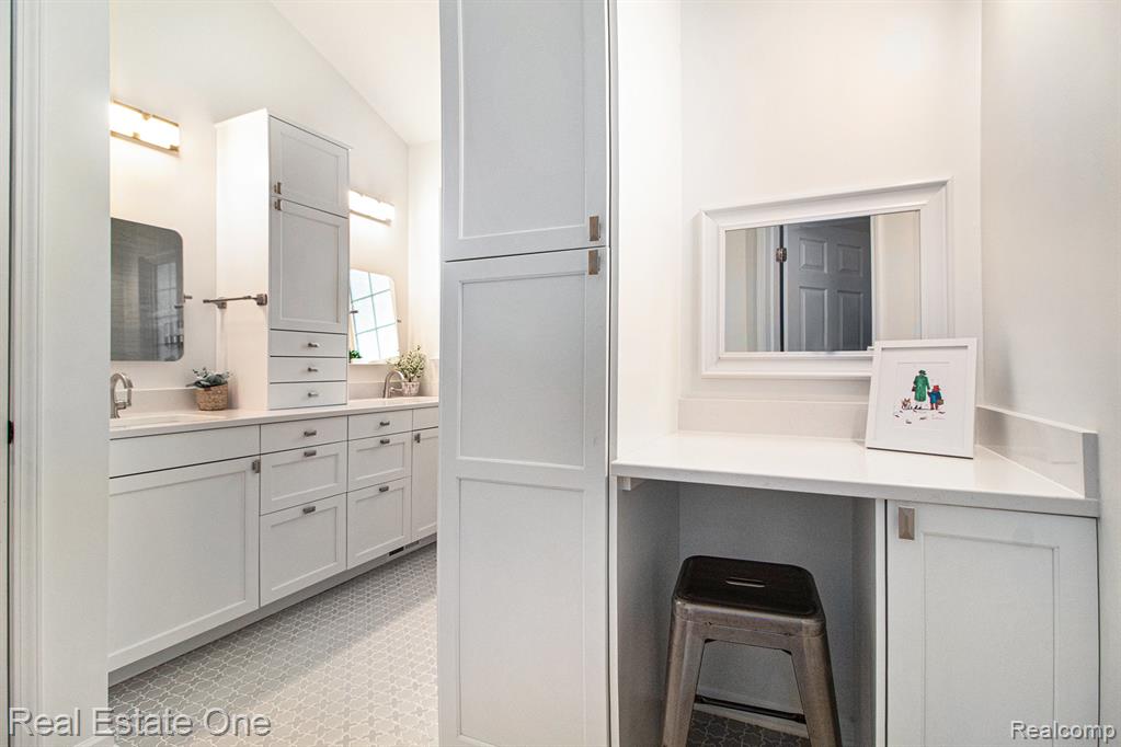 724 Knolls Landing Drive, 18, Milford, MI 48381 — Photo 19