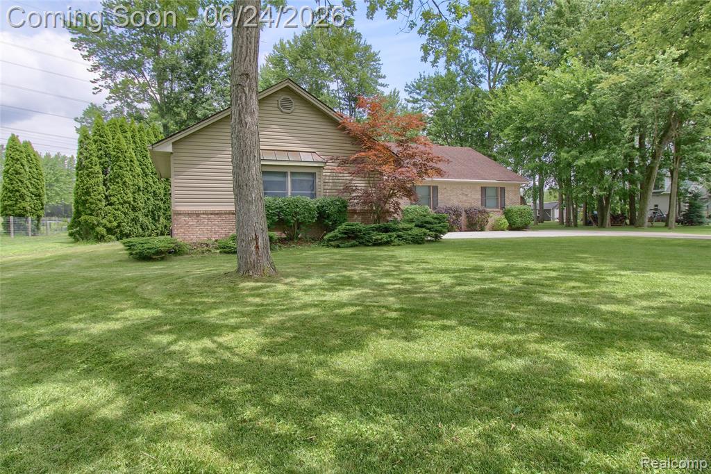 24487 Dugan Drive, New Boston, MI 48164 — Photo 2