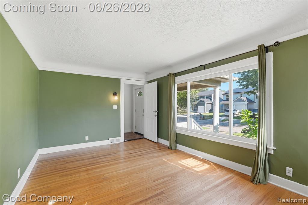 520 E Muir Avenue, Hazel Park, MI 48030 — Photo 6