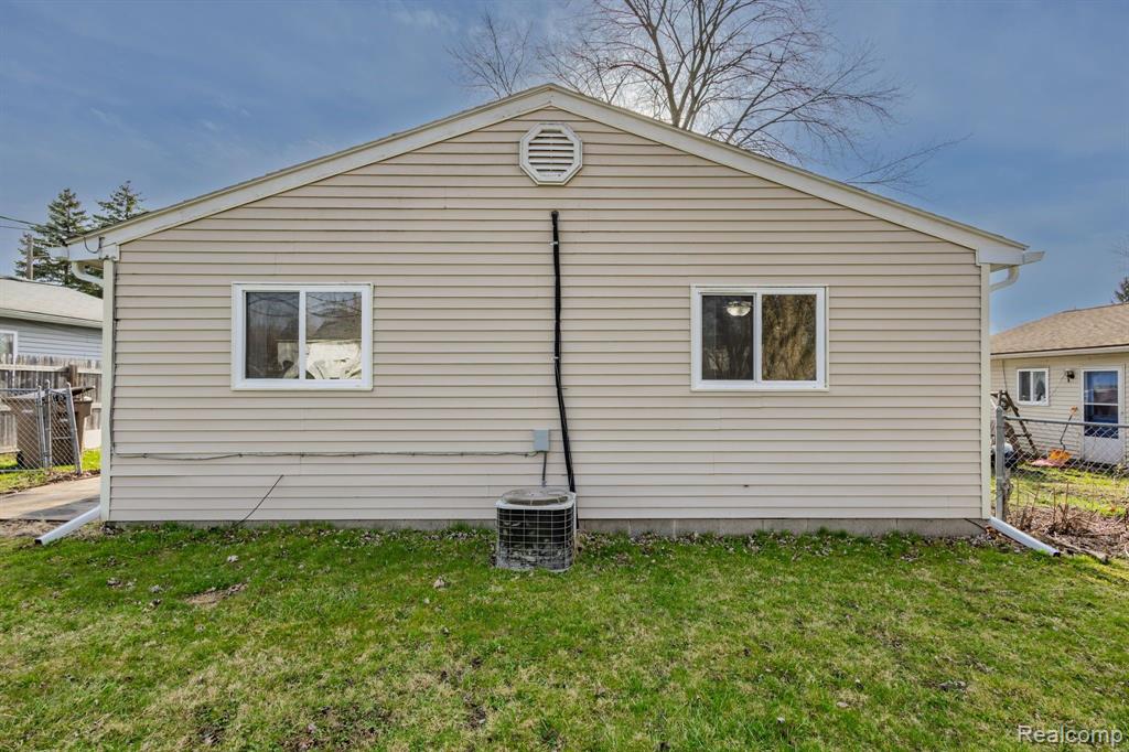 877 KETTERING Avenue, Pontiac, MI 48340 — Photo 22