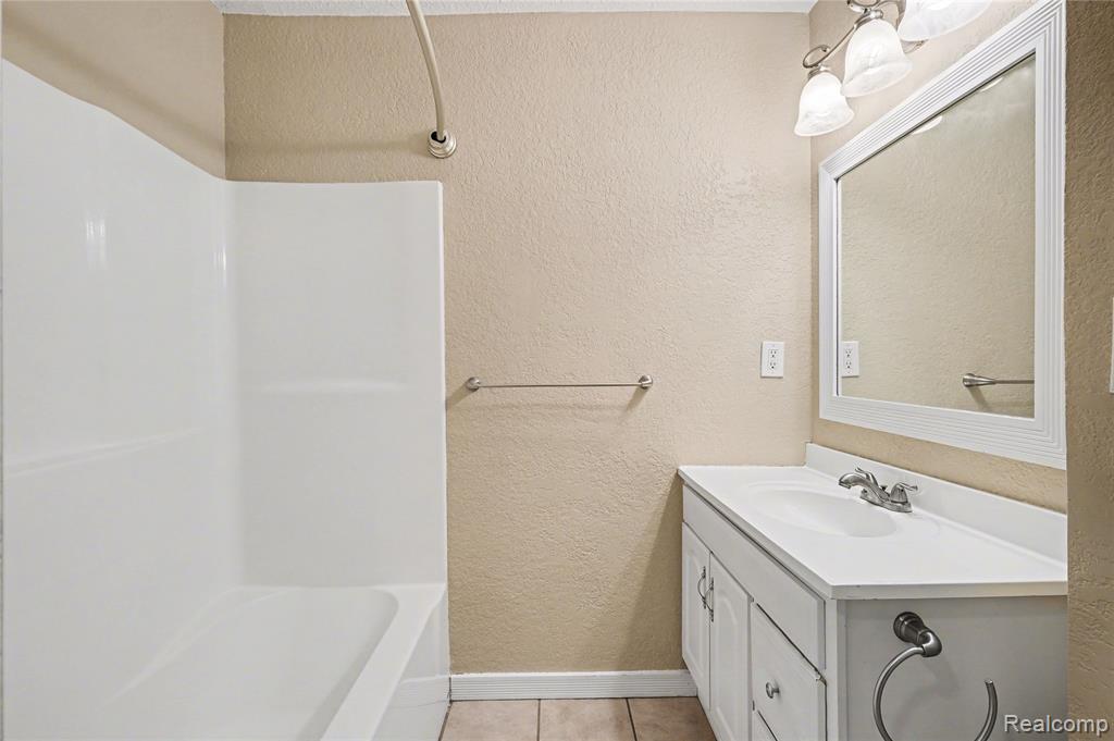 7296 Morrish Road, Swartz Creek, MI 48473 — Photo 11