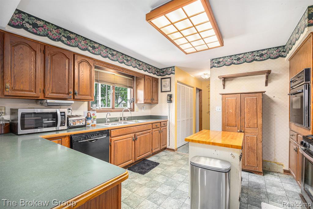 420 N Neeper Street, Capac, MI 48014 — Photo 15