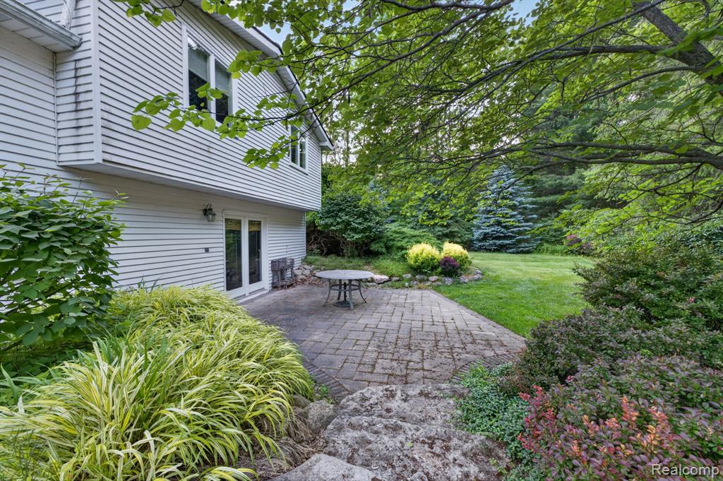 9144 Deer Park Court, Fenton, MI 48430 — Photo 50
