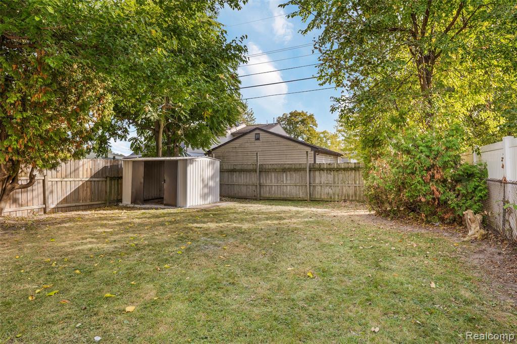 77 W Brickley Avenue, Hazel Park, MI 48030 — Photo 21