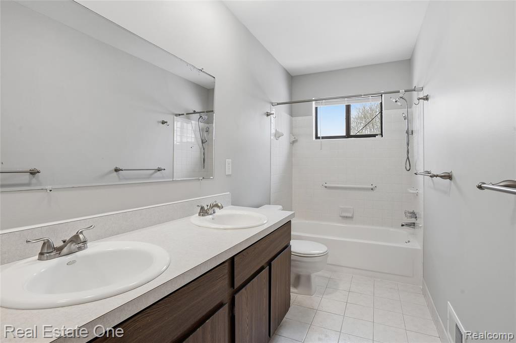 8422 Robindale Avenue, Dearborn Heights, MI 48127 — Photo 15