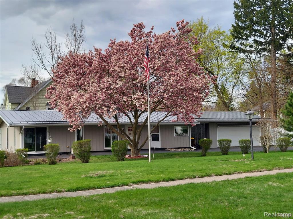311 S Clinton Street, Stockbridge, MI 49285 — front exterior
