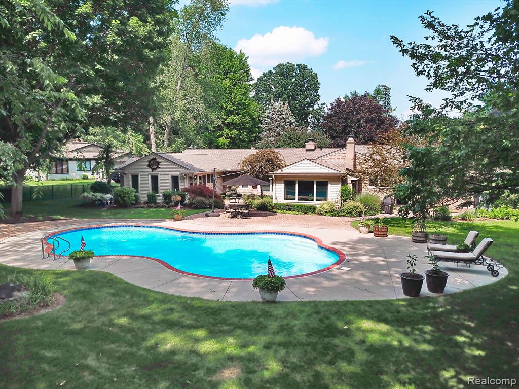 6880 Oakhills Drive, Bloomfield Hills, MI 48301 — Photo 2