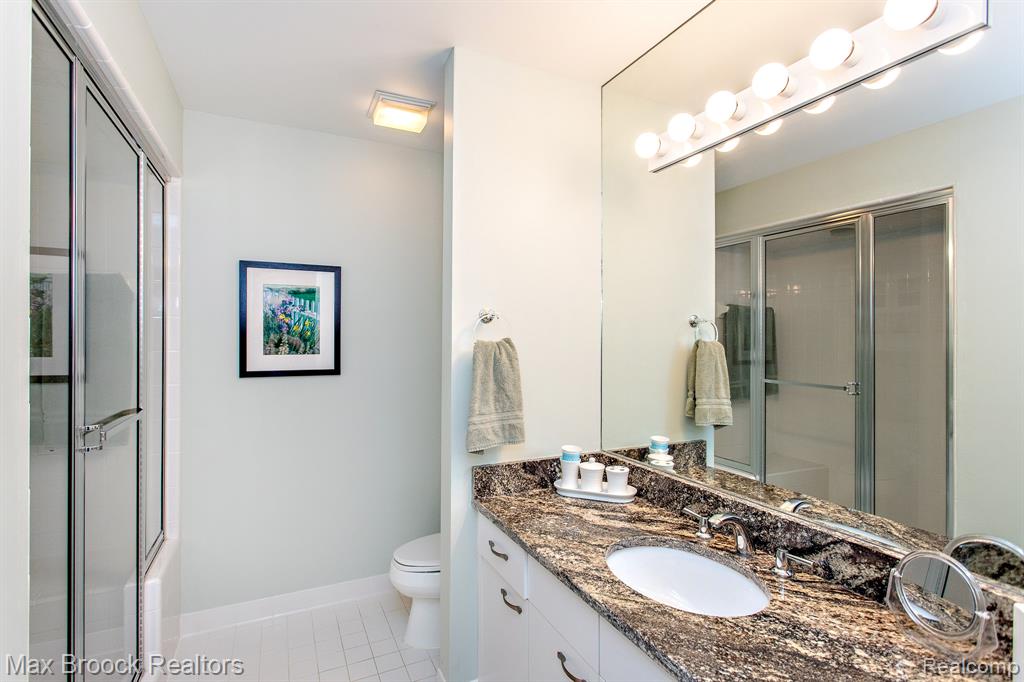6524 Pleasant Lake Court, West Bloomfield, MI — Photo 56
