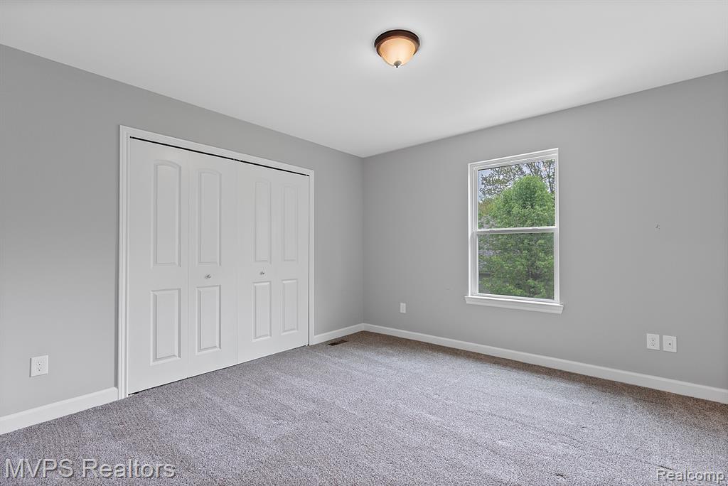 5325 SHOREWOOD Drive, Fort Gratiot, MI 48059 — Photo 29