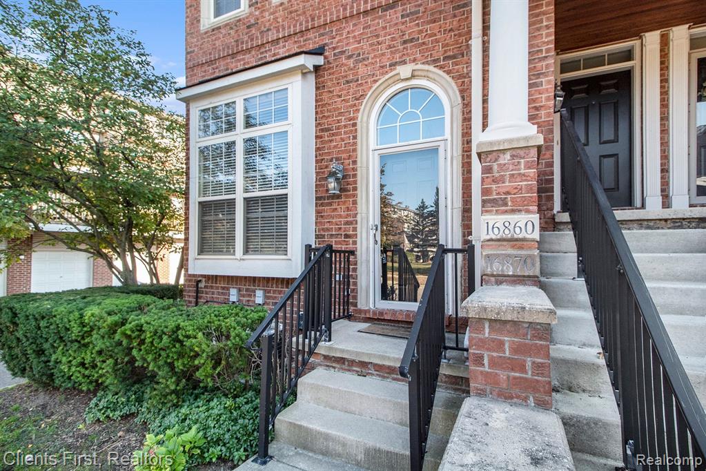 16870 FARMINGTON Road, Livonia, MI 48154 — Photo 4