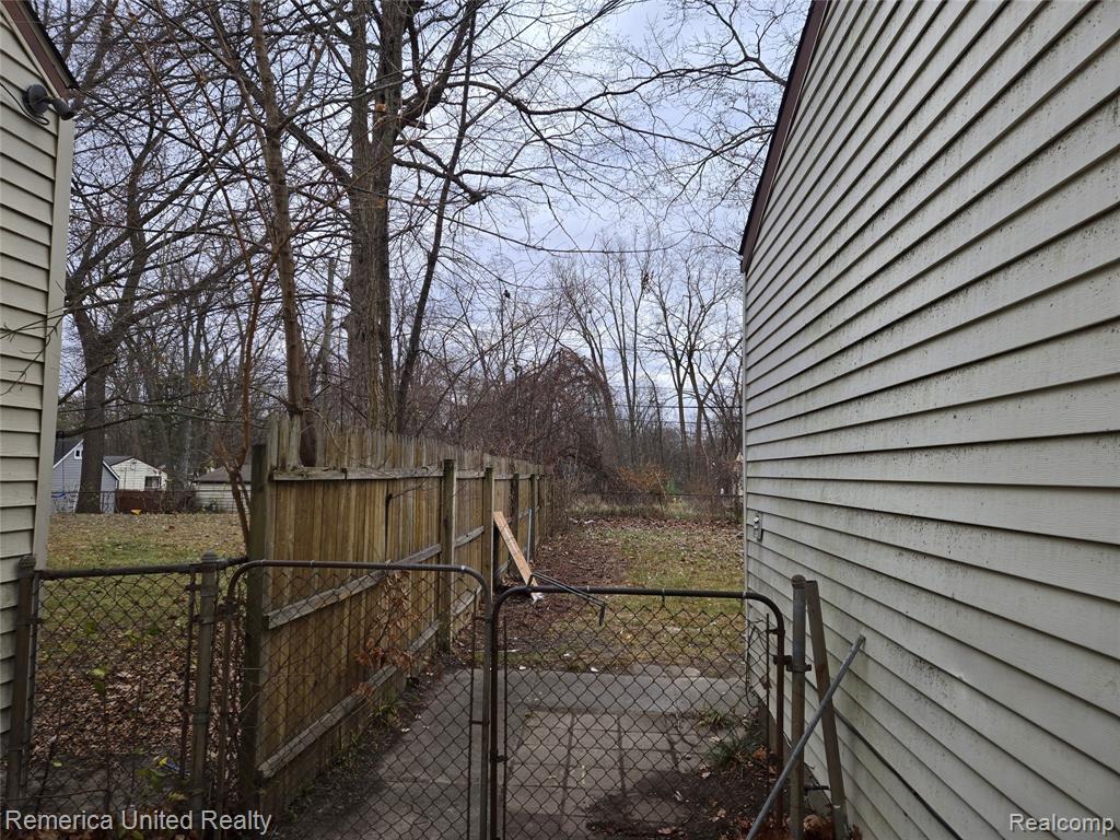24677 PURITAN, Redford, MI 48239 — Photo 11