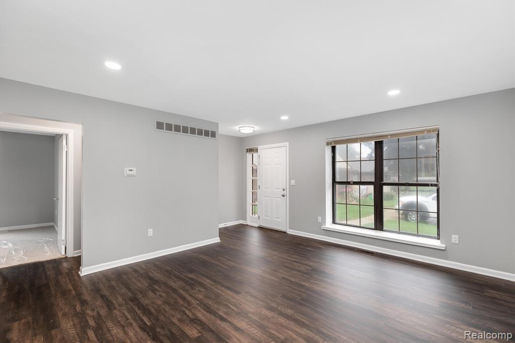 40160 NEWPORT Drive, Plymouth, MI 48170 — Photo 3