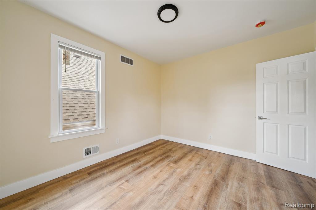 4222 Cadillac Boulevard, Detroit, MI 48214 — Photo 30