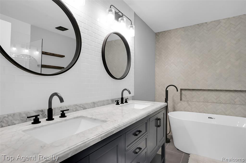 43088 W Kirkwood Drive, Clinton Twp, MI 48038 — Photo 22