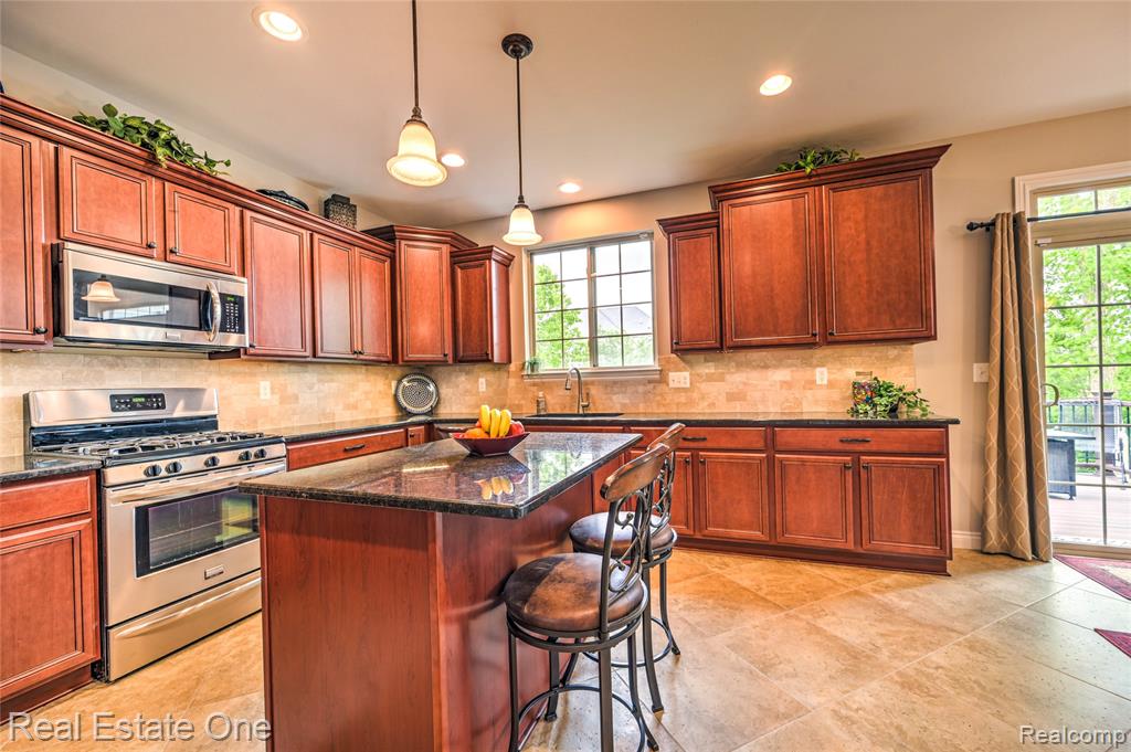 52689 Aspen Drive, South Lyon, MI 48178 — Photo 17