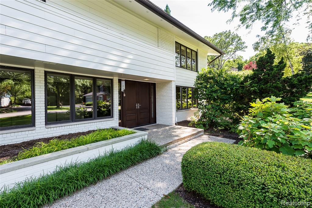 581 Woodway Court, Bloomfield Hills, MI 48302 — Photo 2