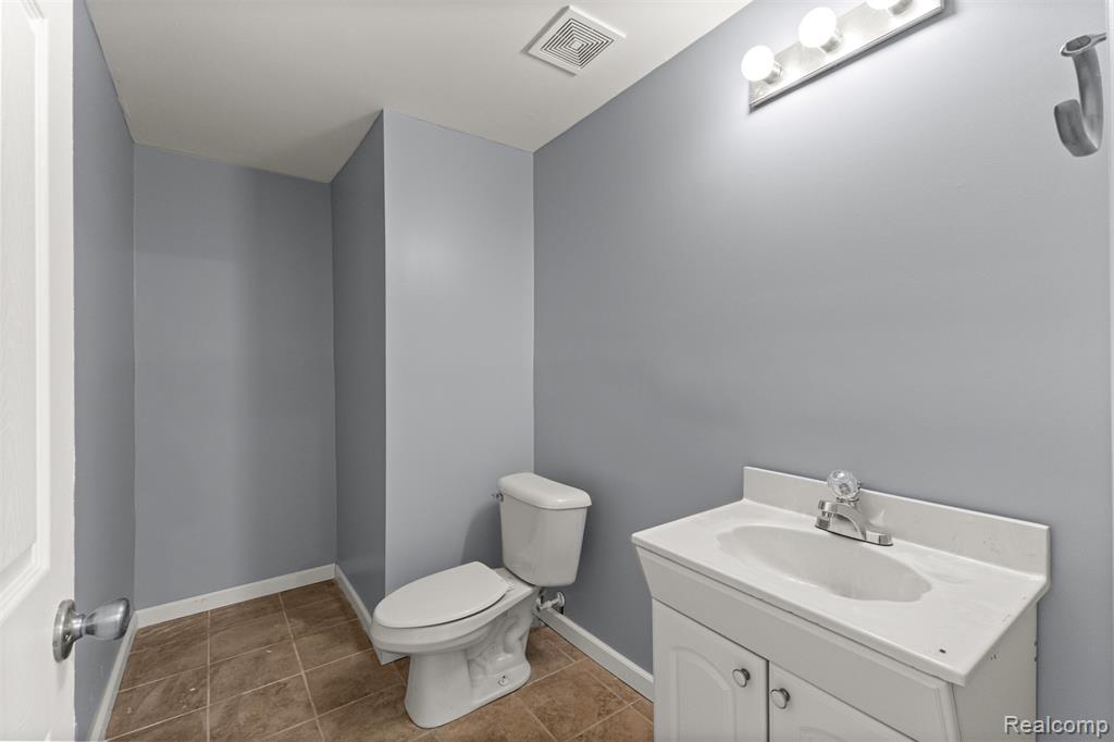 10913 Edlie Circle, Dearborn Heights, MI 48214 — Photo 35