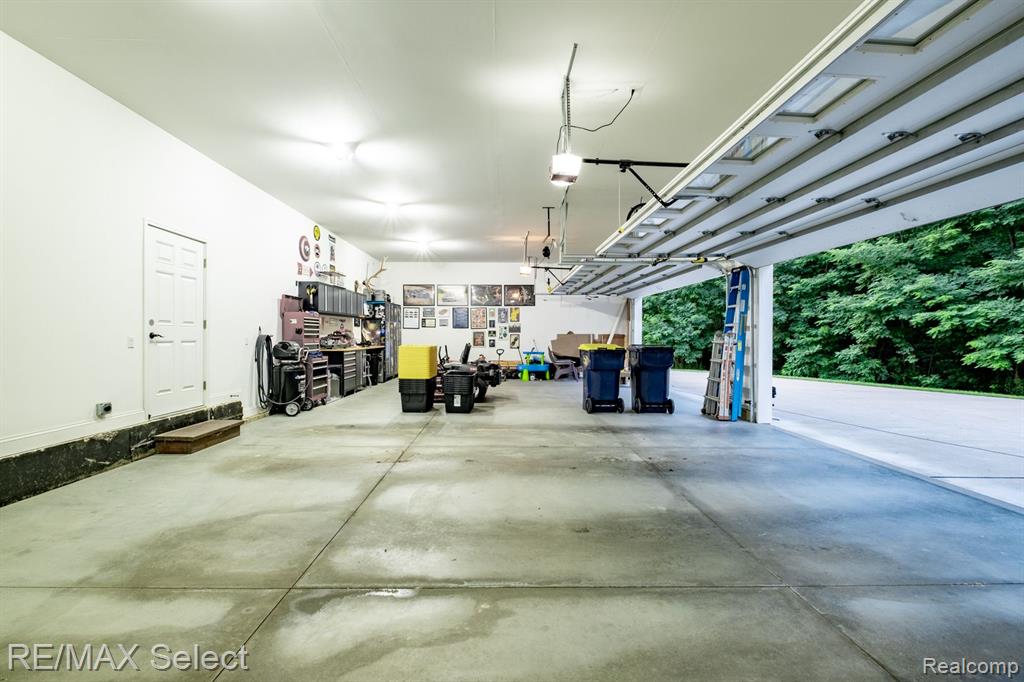 9388 MCMULLEN Circle, Fenton, MI 48430 — Photo 44