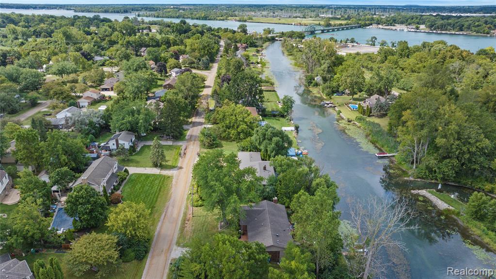 9662 Waterway Drive, Grosse Ile, MI 48138 — Photo 2