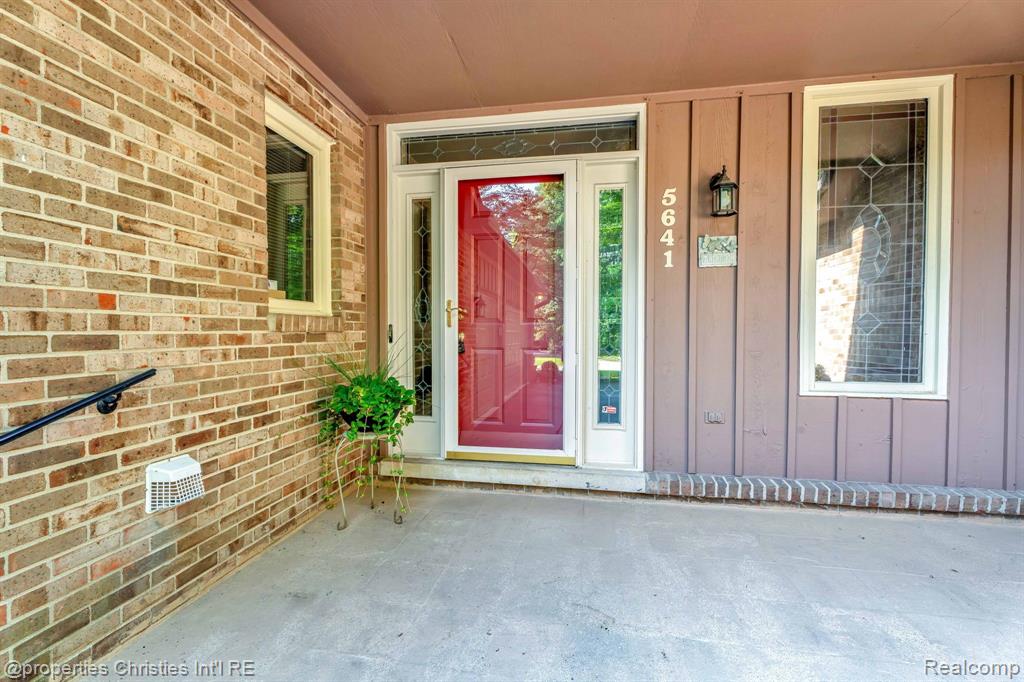 5641 SUSSEX Drive, Troy, MI 48098 — Photo 5