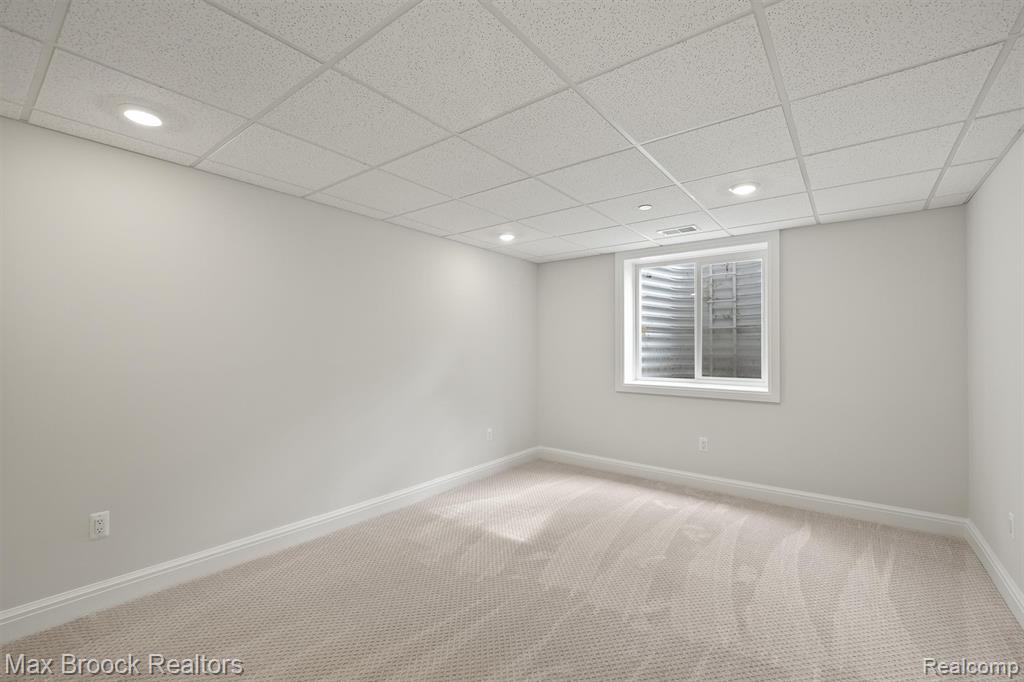 7477 Gramercy Circle, 17, West Bloomfield, MI — Photo 32