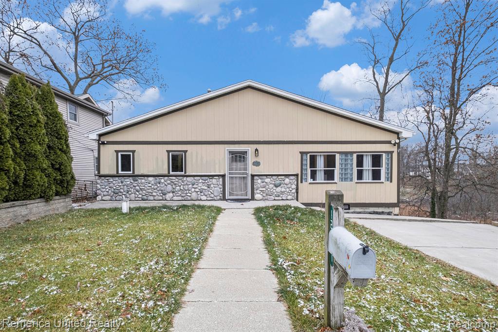 12237 Dalhart Drive, Fenton, MI 48430 — Photo 3