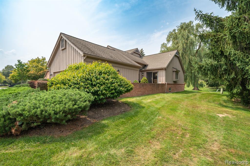 37622 Russett Drive, Farmington Hills, MI 48331 — Photo 27