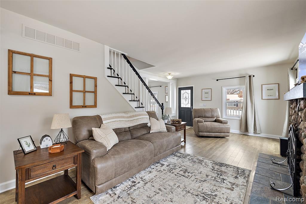 4755 Forest Avenue, Waterford, MI 48328 — Photo 21