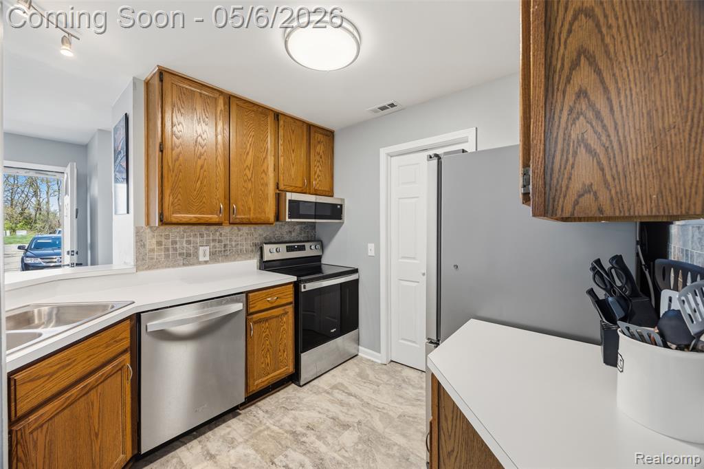 47 Rosebud Lane, Mount Clemens, MI 48043 — Photo 9