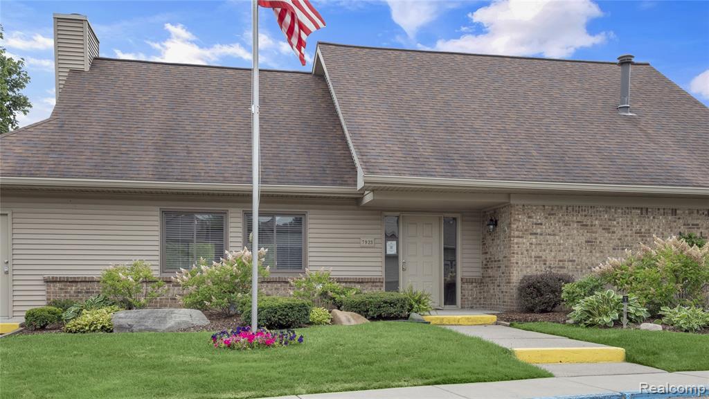 7113 Elmhurst, West Bloomfield, MI — Photo 57