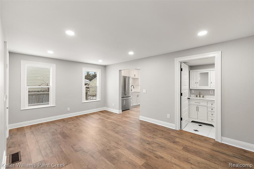 88 E Elmwood, Leonard, MI 48367 — Photo 11