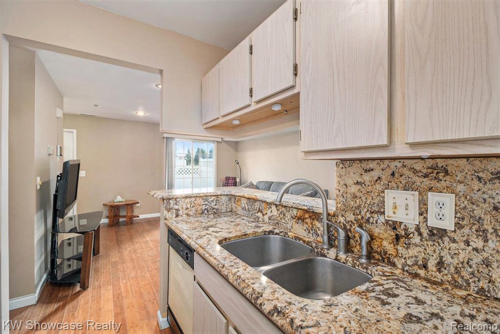 22123 ATLANTIC POINTE, Farmington Hills, MI 48336 — Photo 8
