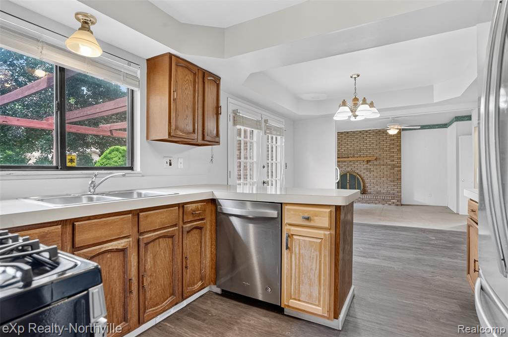 7565 Embassy Drive, Canton, MI 48187 — Photo 9