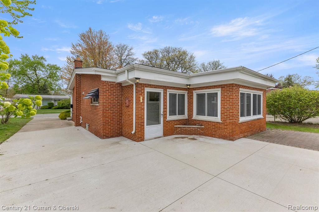 7484 N CHARLESWORTH Street, Dearborn Heights, MI 48127 — Photo 42