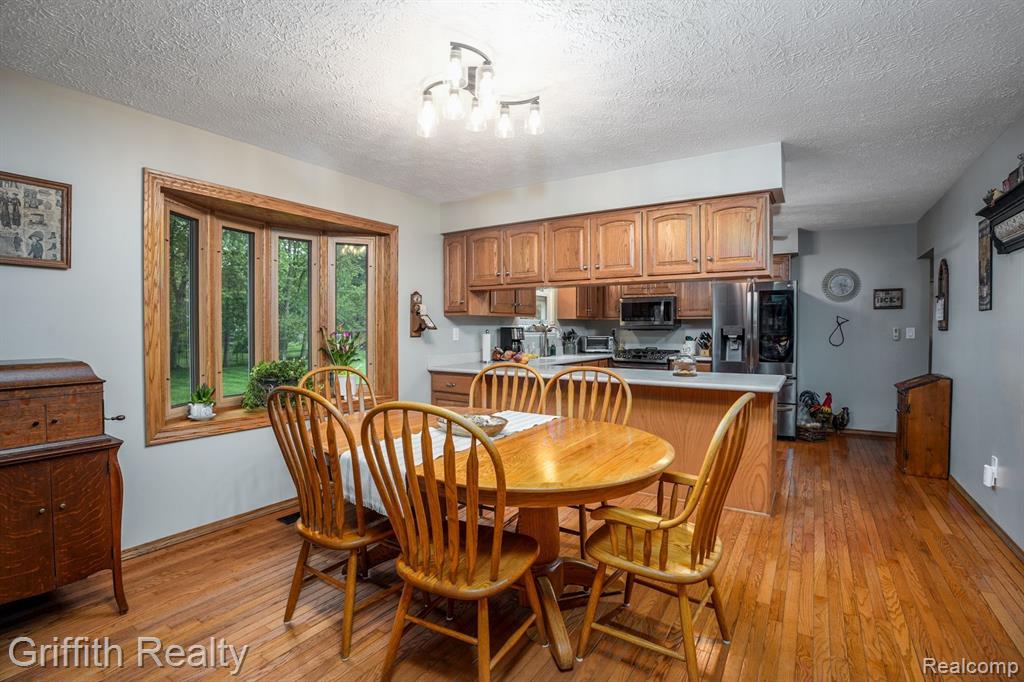 6903 SOMERSET Drive, Brighton, MI 48116 — Photo 14
