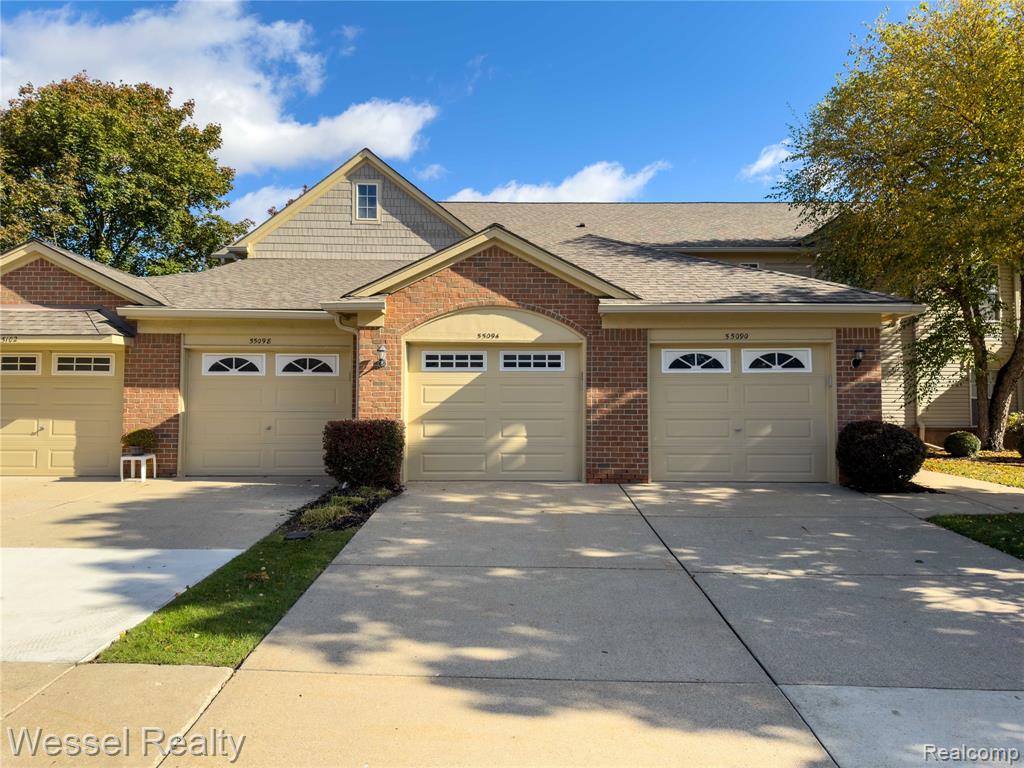 55094 Westchester Drive, 36, Shelby Twp, MI 48316 — Photo 2