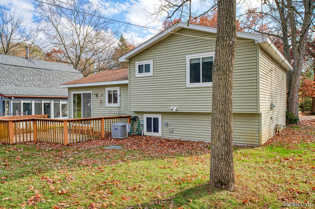 985 TIERNEY, Highland, MI 48356 — Photo 19