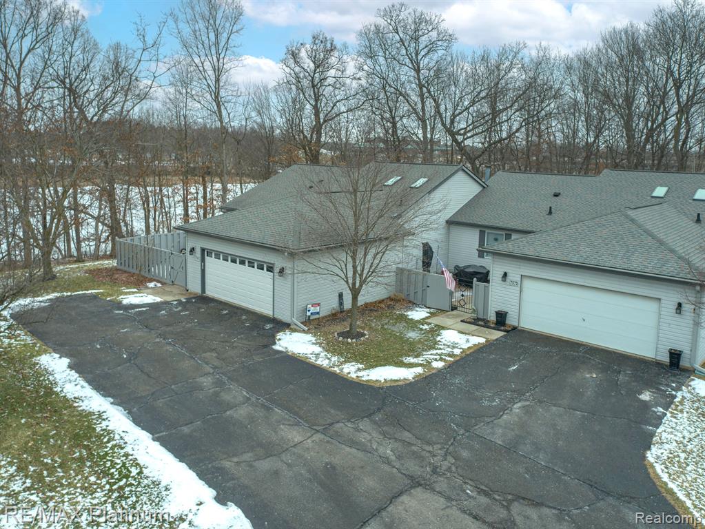 7567 Radcliffe, 55, Brighton, MI 48114 — Photo 2