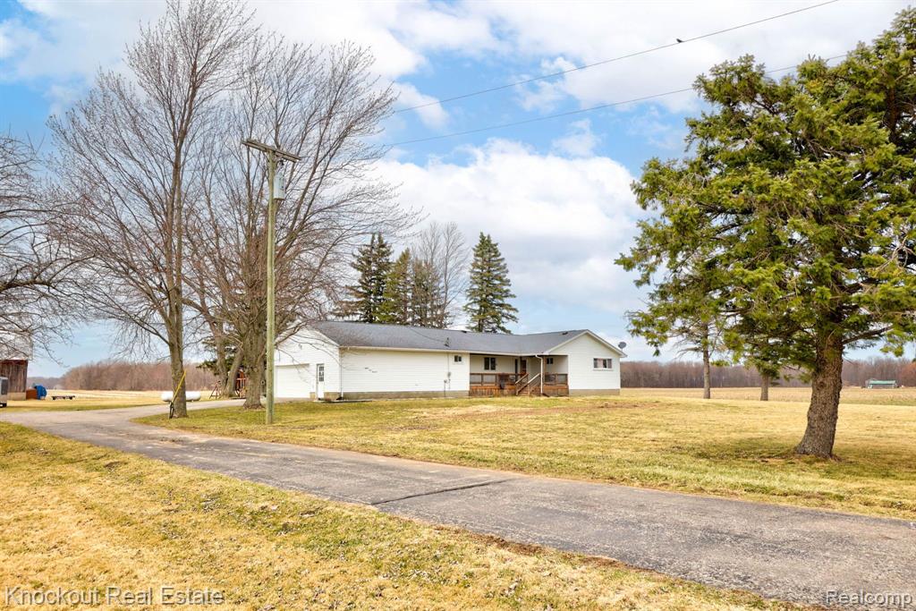 8900 BRAY Road, Vassar, MI 48768 — front exterior