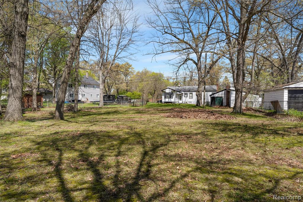 5711 Crescent Road, Waterford, MI 48327 — Photo 5
