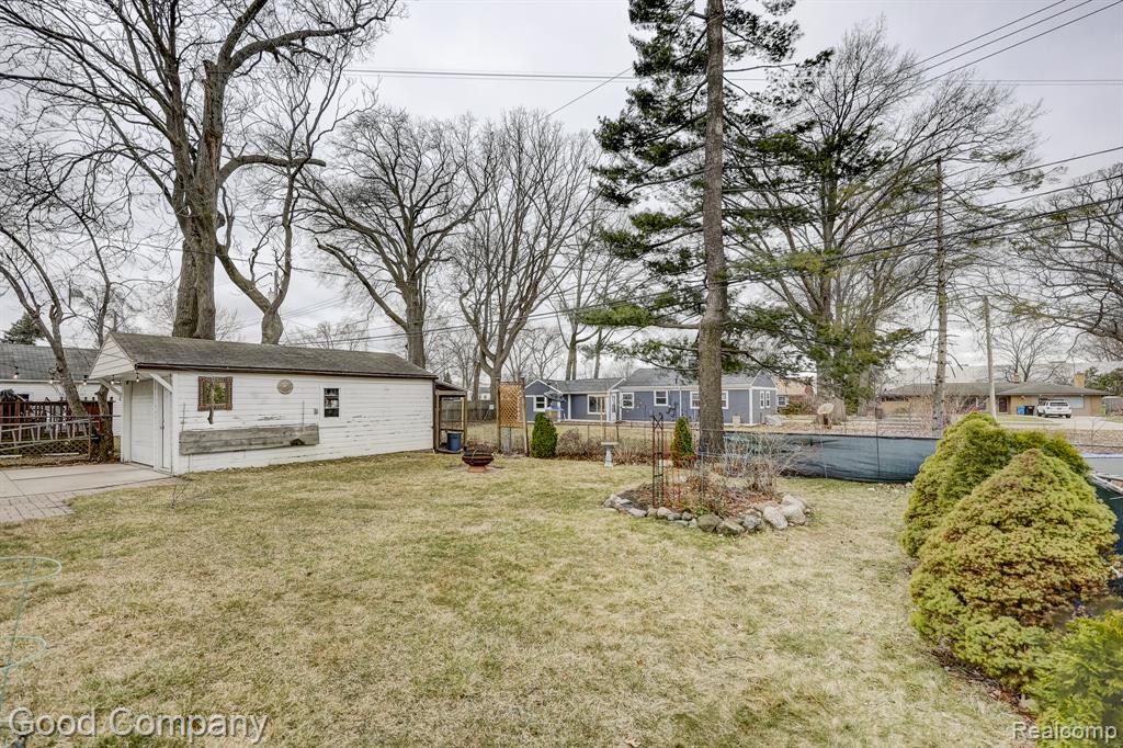29329 Tawas Street, Madison Heights, MI 48071 — Photo 43