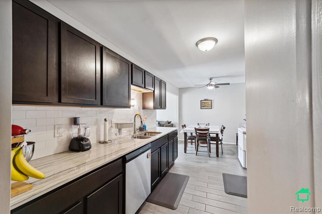 37675 Colonial Drive, Westland, MI — Photo 18
