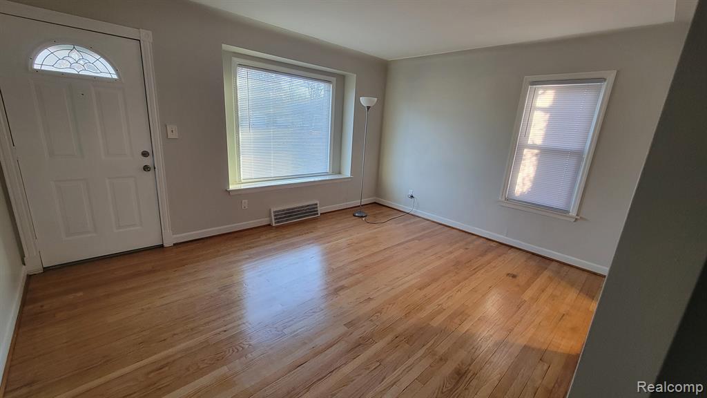 639 E 14 MILE Road, Clawson, MI — Photo 3