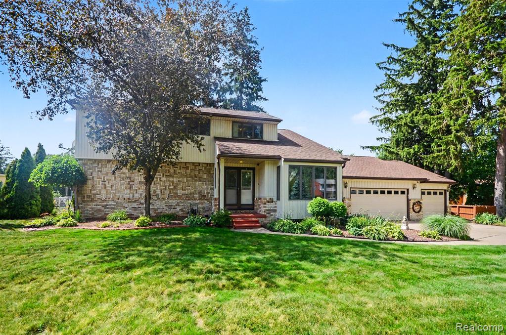 52905 Heatherway Drive, Utica, MI 48316 — Photo 2