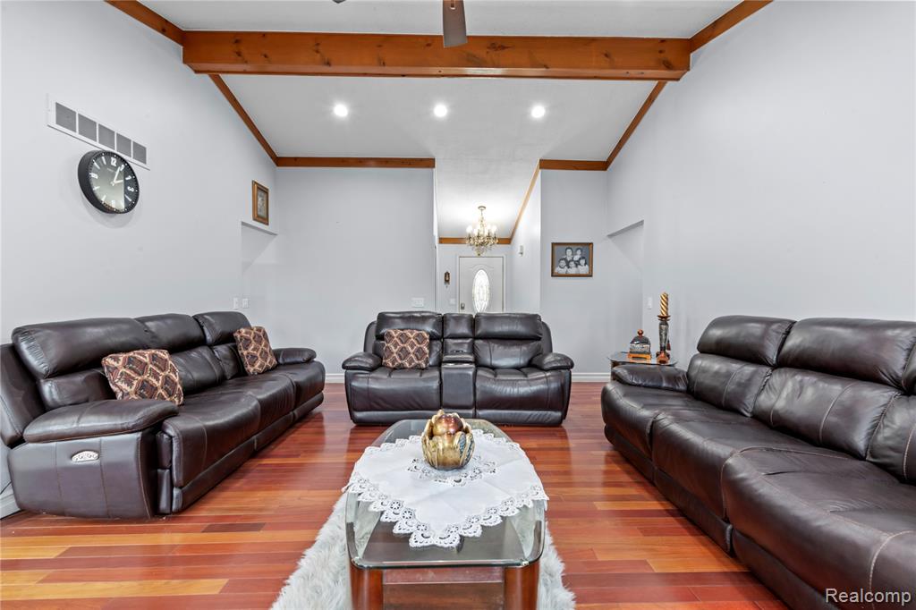 46902 Amberwood Drive, Shelby Twp, MI 48317 — Photo 10