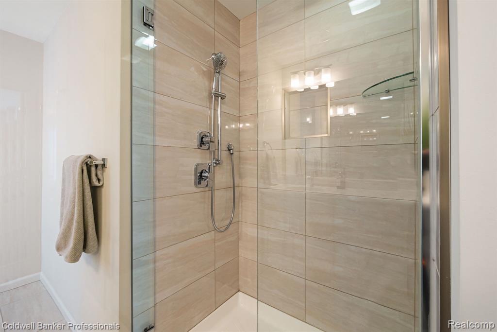 47749 Alden Terrace N, Northville, MI 48168 — Photo 33