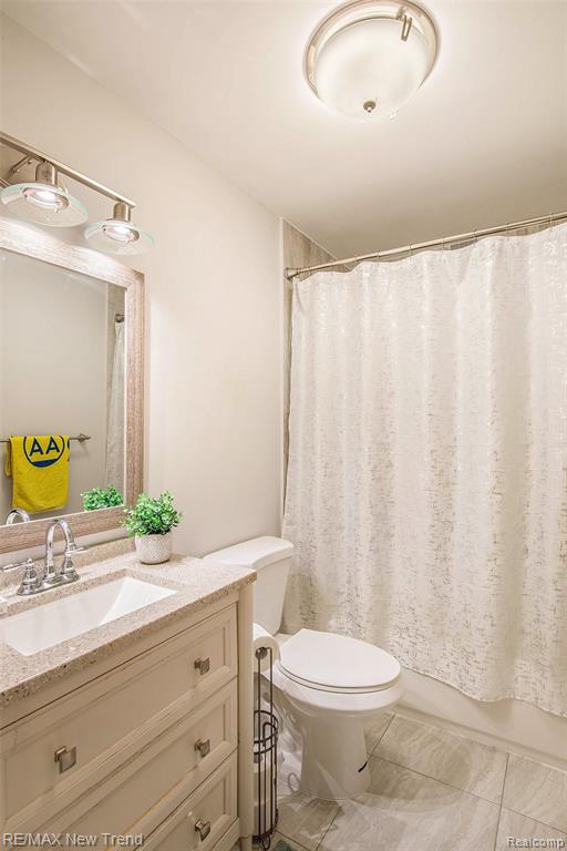 5748 Kingsfield Drive, West Bloomfield, MI — Photo 30