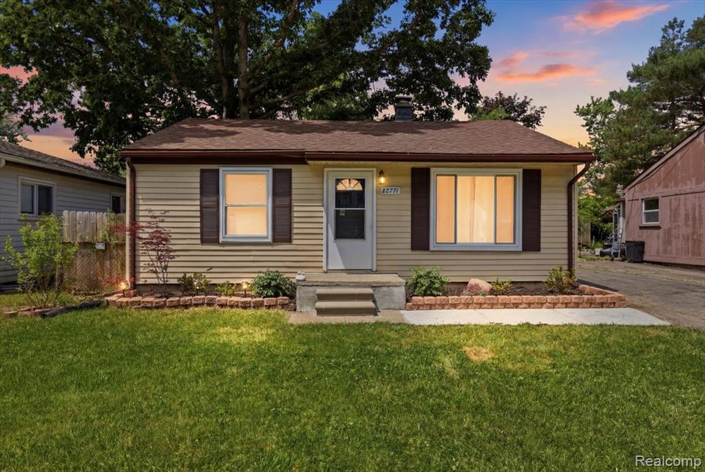 22771 Purdue Avenue, Farmington, MI 48336
